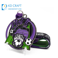 Nouveau design pas de commande minimum métal personnalisé nickel noir émail doux sport club de football médaille de football